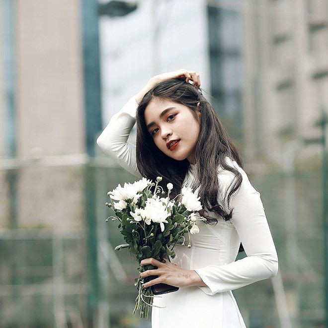 Hải Yến từng tiết lộ thi đỗ vào 4 trường THPT top đầu của Hà Nội, trong đó có Chuyên Sư Phạm, Chuyên Hà Nội - Amsterdam (lớp chuyên Văn), Chuyên Ngữ Hà Nội (lớp tiếng Trung) và THPT Chu Văn An. Chọn THPT Chuyên Hà Nội - Amsterdam là nơi để gắn bó, Yến luôn giữ thành tích học tập tốt với điểm trung bình trên 9,0. Hiện tại 10X là sinh viên năm nhất ĐH Kinh tế Quốc dân.