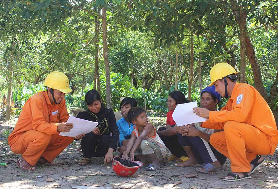 Ngành Điện tuyên truyền khách hàng sử dụng điện an toàn, tiết kiệm và hiệu quả.