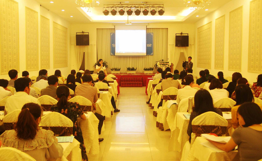 Tập huấn kỹ năng xây dựng và rà soát văn bản quy phạm pháp luật. Ảnh: V.N