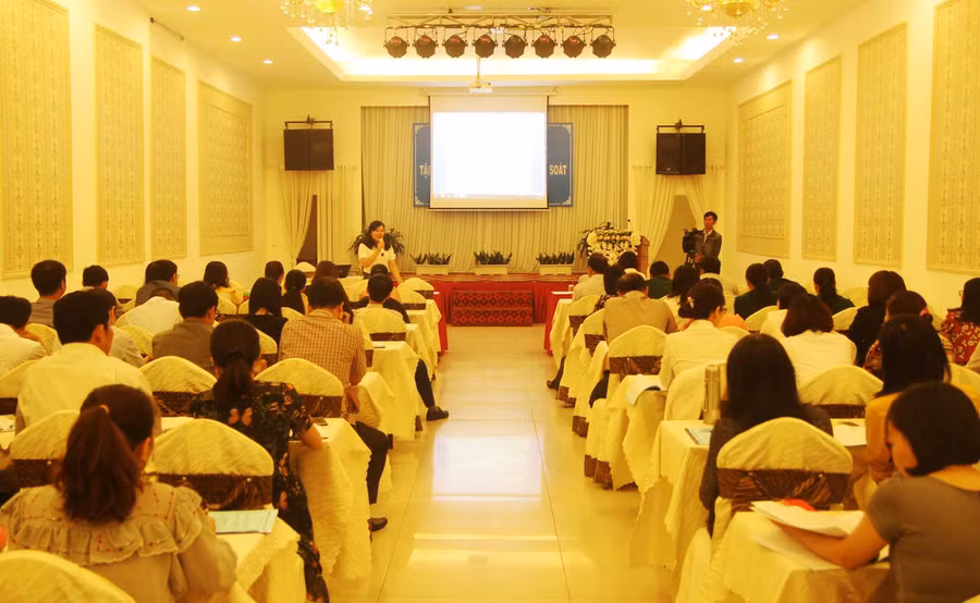 Tập huấn kỹ năng xây dựng và rà soát văn bản quy phạm pháp luật. Ảnh: V.N