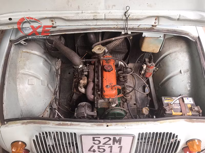  Renault Dauphine 1956 trang bị động cơ 845cc và hộp số tay 3 cấp