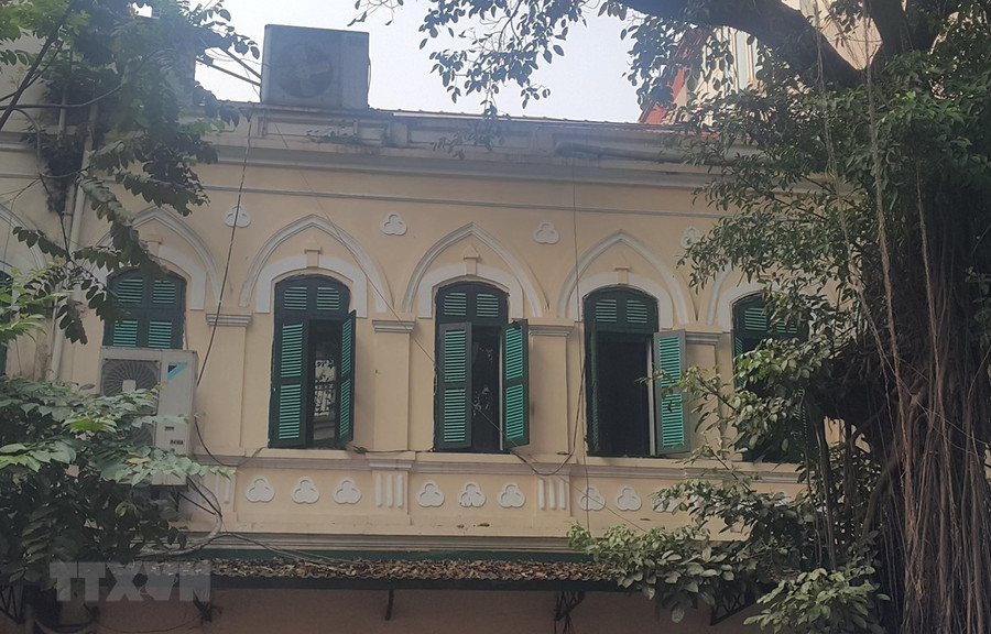 Tầng 2 ngôi nhà 16 phố Nhà Thờ được chỉnh trang lại tạo sự khang trang. (Ảnh: Đinh Thuận/TTXVN) Tầng 2 ngôi nhà 16 phố Nhà Thờ được chỉnh trang lại tạo sự khang trang. (Ảnh: Đinh Thuận/TTXVN)