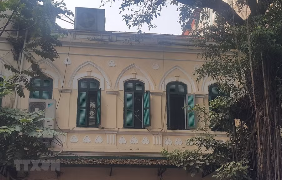 Tầng 2 ngôi nhà 16 phố Nhà Thờ được chỉnh trang lại tạo sự khang trang. (Ảnh: Đinh Thuận/TTXVN)