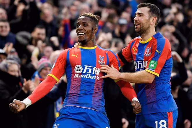 Palace sở hữu dàn cầu thủ khá chất lượng với 2 cái tên đáng chú ý là Wilfried Zaha và Wan-Bissaka.
