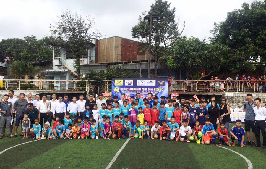 Các em học viên đã được giao lưu với các tuyển thủ quốc gia. Ảnh: Văn Ngọc