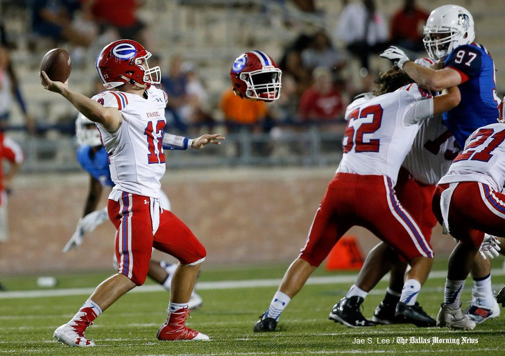  Một vận động viên tàng hình đang chơi bóng chăng?