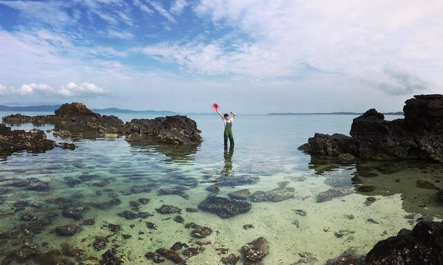 Cô Tô Con cách Cô Tô Lớn chừng 1km. Có thể khẳng định Cô Tô Con sở hữu bãi biển đẹp nhất trong quần đảo. Ảnh: @Lechu81 Cô Tô Con cách Cô Tô Lớn chừng 1km. Có thể khẳng định Cô Tô Con sở hữu bãi biển đẹp nhất trong quần đảo. Ảnh: @Lechu81