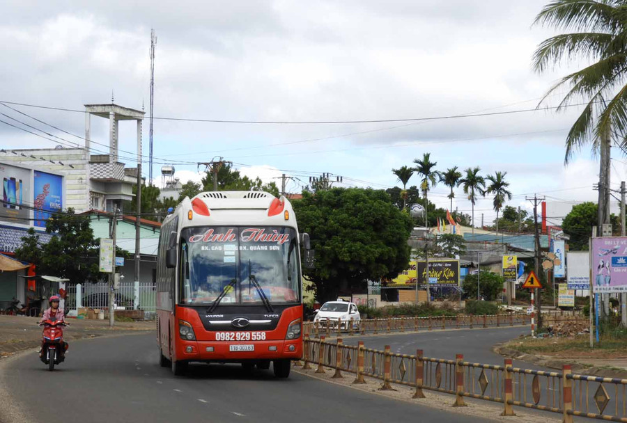 Quốc lộ 14 qua địa bàn tỉnh Gia Lai là tuyến đường huyết mạch với lưu lượng lớn xe khách liên tỉnh lưu thông. Ảnh: Thanh Nhật
