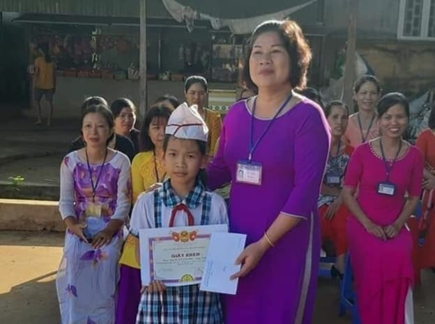 Em Nguyễn Thị Yến Nhi được khen thưởng