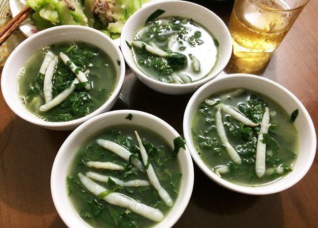 Giá trị sử dụng của sá sùng được ví như một loại “thần dược” dành cho người ốm. Đặc biệt, sá sùng được người dân nơi đây “tôn sùng” như một loại Viagra tự nhiên. Giá trị sử dụng của sá sùng được ví như một loại “thần dược” dành cho người ốm. Đặc biệt, sá sùng được người dân nơi đây “tôn sùng” như một loại Viagra tự nhiên.