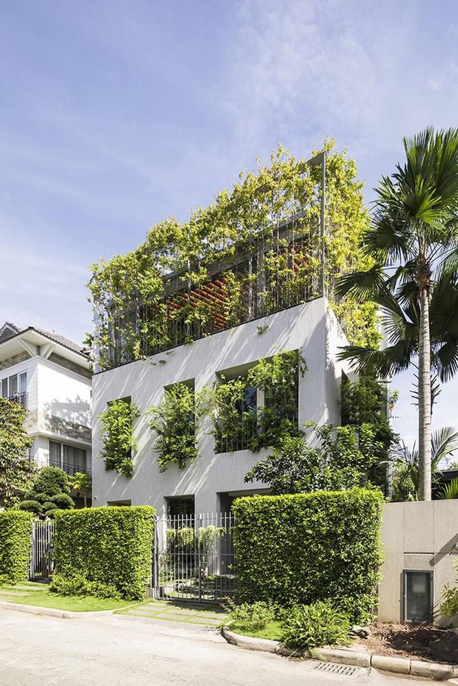 Từ trên cao xuống thấp, mọi nơi trong ngôi nhà đều đem lại cho ta cảm giác tươi mát, dễ chịu như đang được hòa mình vào với thiên nhiên cỏ cây. Từ trên cao xuống thấp, mọi nơi trong ngôi nhà đều đem lại cho ta cảm giác tươi mát, dễ chịu như đang được hòa mình vào với thiên nhiên cỏ cây.