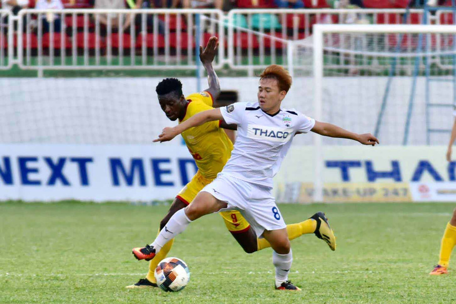  Minh Vương có một ngày toả sáng rực rỡ mang về 3 điểm cho đội nhà. Ảnh: Văn Ngọc 