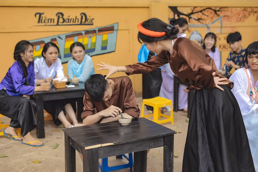 Học sinh đã tái hiện nhân vật trong các tác phẩm văn học như Tấm Cám, Truyện Kiều, Chí Phèo, Lão Hạc, Vợ chồng A Phủ, Vợ Nhặt…