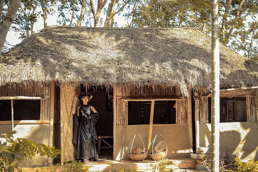 Lớp 12A2 gồm 39 bạn. Trong đó, lớp có 26 bạn nữ và 19 bạn nam. 