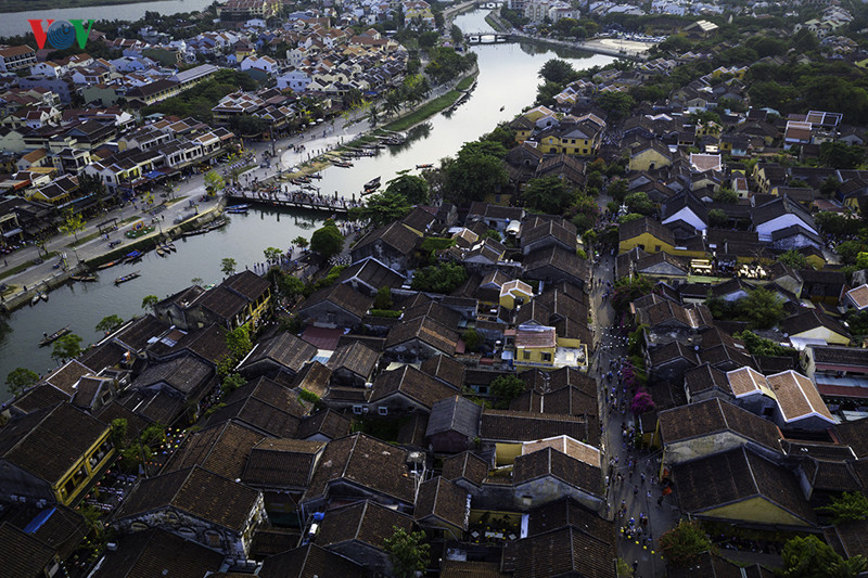  Dù hay đến thăm nhưng bắt gặp những hình ảnh này du khách cảm thấy thân thuộc và nên thơ, lại muốn ghé thêm Hội An một lần, để chìm ngập trong không gian hoài cổ đó.