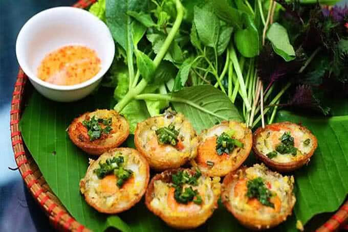 Bánh khọt Vũng Tàu hấp dẫn thực khách với vị giòn của vỏ bánh, vị ngọt đậm đà của tôm. Bánh khọt Vũng Tàu hấp dẫn thực khách với vị giòn của vỏ bánh, vị ngọt đậm đà của tôm.