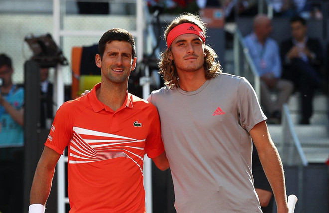 Tsitsipas tỏ ra thiếu bản lĩnh trước Djokovic.