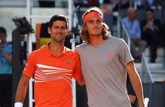 Tsitsipas tỏ ra thiếu bản lĩnh trước Djokovic.