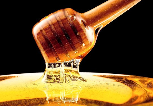 Mật ong có đặc tính kháng khuẩn và đã thể hiện tác dụng bất ngờ lên bệnh nhân bị loét, mụn rộp quanh miệng do herpes - ảnh minh họa từ internet Mật ong có đặc tính kháng khuẩn và đã thể hiện tác dụng bất ngờ lên bệnh nhân bị loét, mụn rộp quanh miệng do herpes - ảnh minh họa từ internet