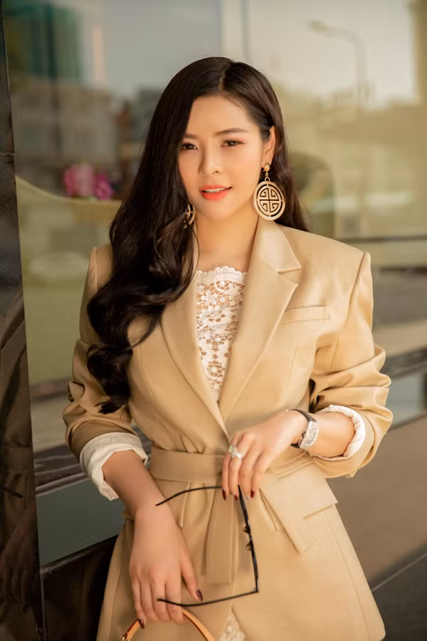  Tùy từng điểm đến mà các nàng có thể lựa chọn mẫu phụ kiện phù hợp để khiến set đồ của mình trở nên hoàn hảo hơn.