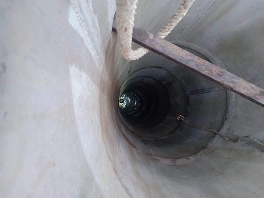 Thanh niên nghi ngáo đá nhảy xuống giếng sâu hơn 10m (Ảnh: Thanh niên La Gi) Thanh niên nghi ngáo đá nhảy xuống giếng sâu hơn 10m (Ảnh: Thanh niên La Gi)