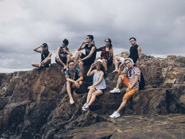  Những bãi đá với nhiều hình thù, màu sắc khác nhau, được xếp tầng tại Cầu Mỵ giống như một bức tranh sống động. Ảnh: Ngô Phương Thảo