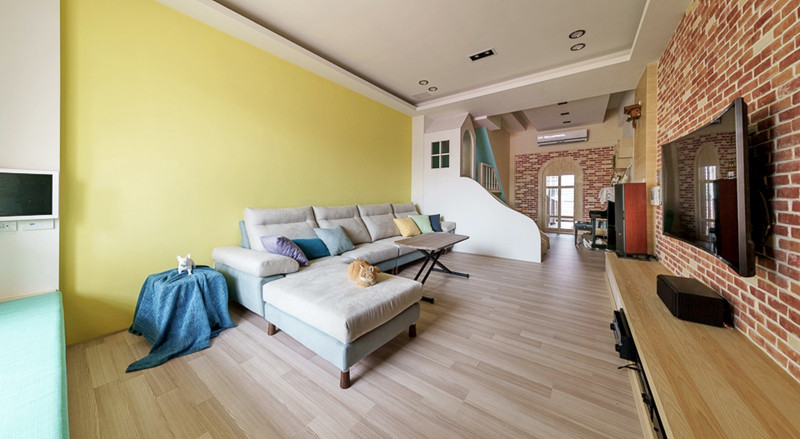 Gia chủ chọn sàn bằng gỗ cao cấp, đảm bảo an toàn cho trẻ khi tập bò hay chơi đùa. Gia chủ chọn sàn bằng gỗ cao cấp, đảm bảo an toàn cho trẻ khi tập bò hay chơi đùa.