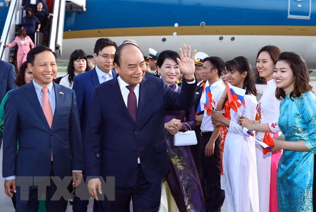  Lễ đón Thủ tướng Nguyễn Xuân Phúc và Phu nhân tại sân bay Pulkovo 1. (Ảnh: Thống Nhất/TTXVN)