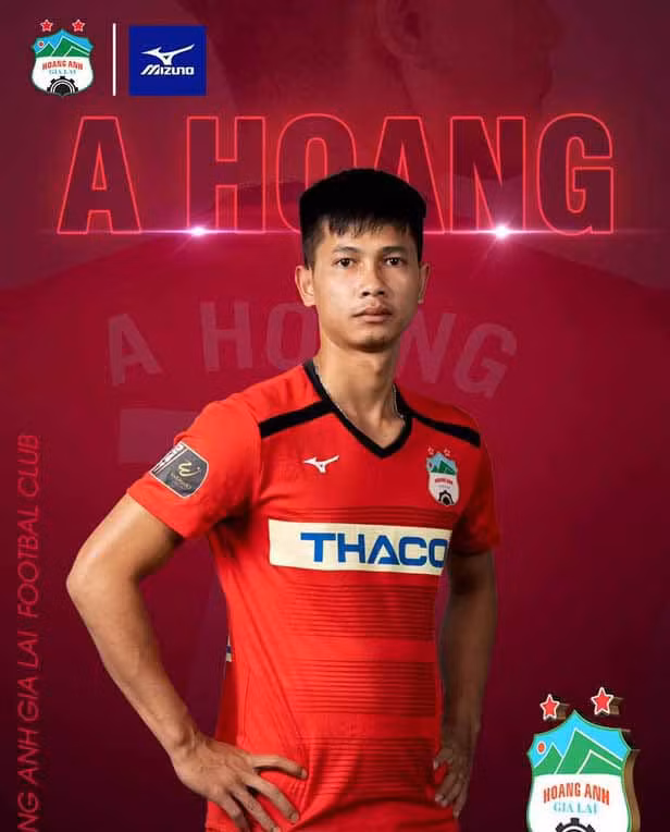 Hậu vệ A Hoàng háo hức thi đấu trở lại sau 4 tháng điều trị chấn thương. Ảnh: Minh Vỹ