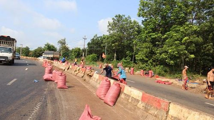 Hình ảnh đẹp của người dân Bình Phước. (Ảnh: Thanh Niên) Hình ảnh đẹp của người dân Bình Phước. (Ảnh: Thanh Niên)