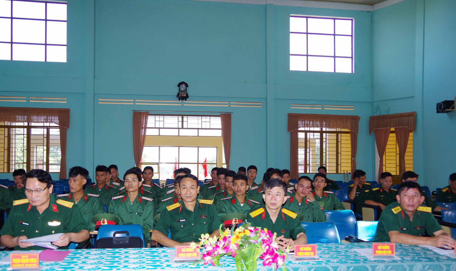 Các đại biểu dự lễ khai giảng. Ảnh: Huy Bắc