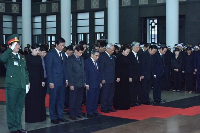 Đoàn Quốc hội do bà Nguyễn Thị Kim Ngân, Chủ tịch Quốc hội làm Trưởng đoàn vào viếng Đại tướng Lê Đức Anh - Ảnh: VGP.