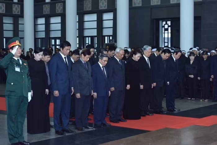 Đoàn Quốc hội do bà Nguyễn Thị Kim Ngân, Chủ tịch Quốc hội làm Trưởng đoàn vào viếng Đại tướng Lê Đức Anh - Ảnh: VGP.