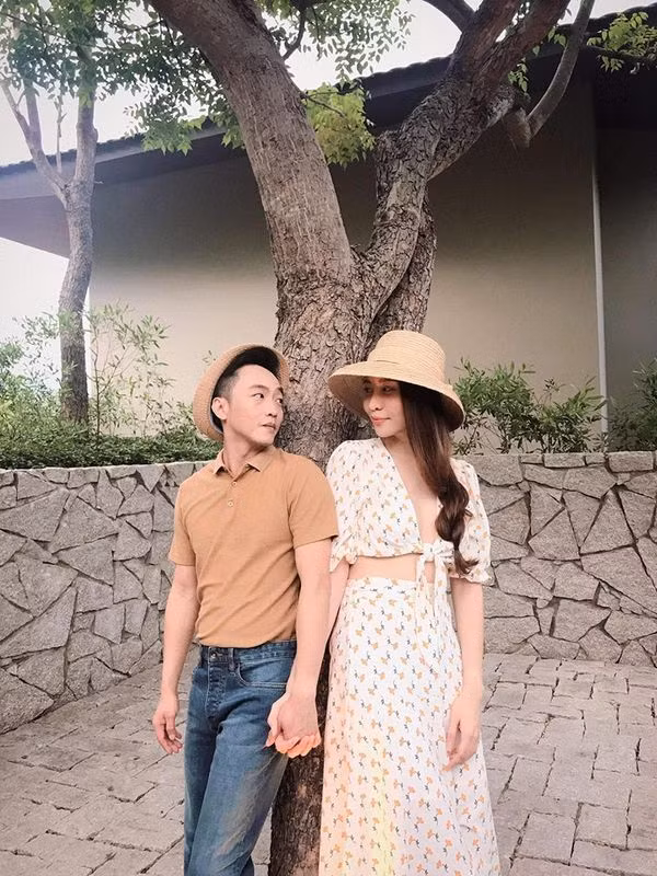 Cặp đôi trước đó cũng đã hé lộ ảnh cưới.