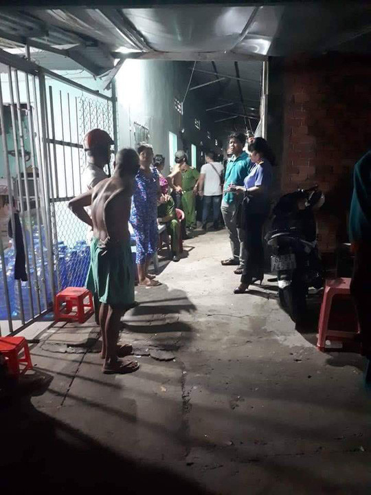 Công an đang khám nghiệm hiện trường Công an đang khám nghiệm hiện trường