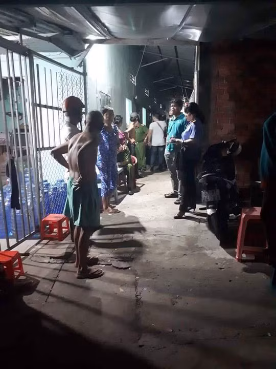 Công an đang khám nghiệm hiện trường