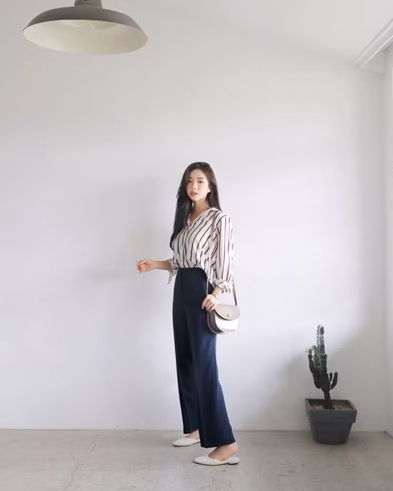 So với váy suông, váy xòe, váy xẻ hay đầm liền thân thì quần suông khó mặc hơn. Bởi trước tiên, các nàng cần có vóc dáng mảnh mai và chiều cao lý tưởng.