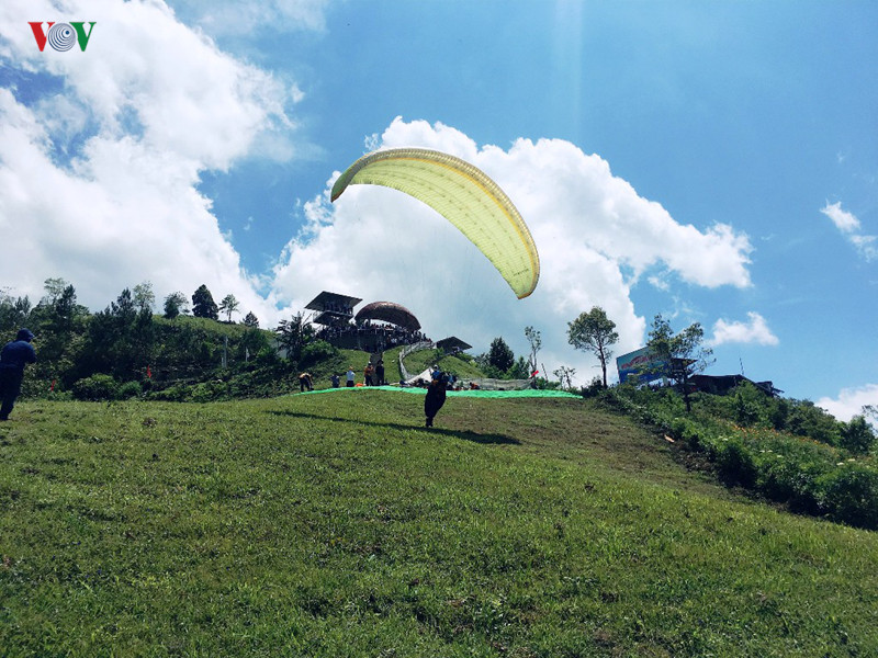 Một phi công chuẩn bị cất cánh.