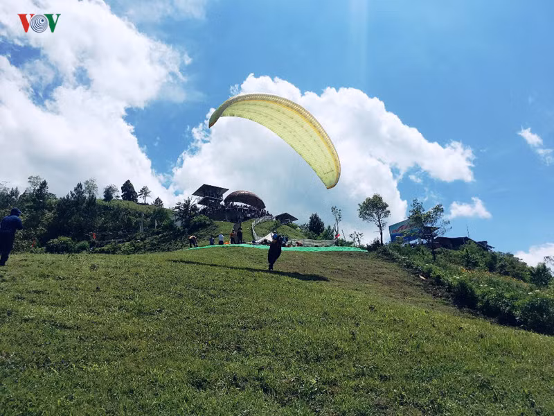 Một phi công chuẩn bị cất cánh.