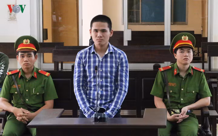  Bị cáo Trần Hoài Hận tại phiên tòa xét xử.