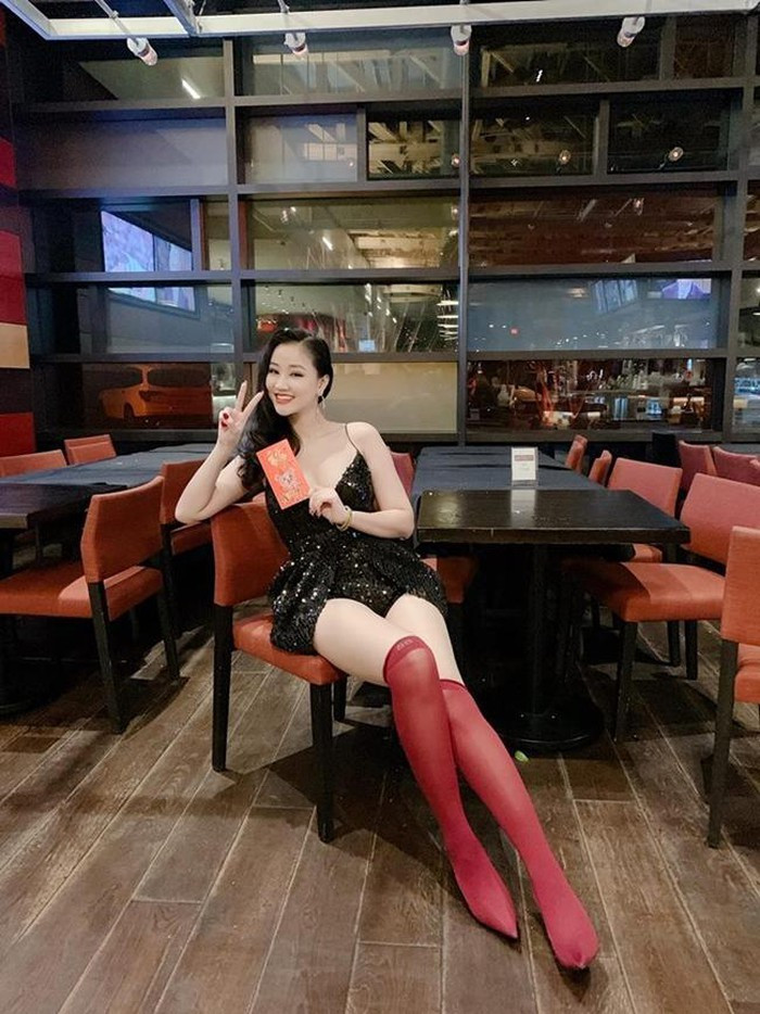 "Gái một con" Maya đã tận dụng hết lợi thế nhan sắc, vóc dáng để làm nổi bật sự cá tính, gợi cảm của mình.