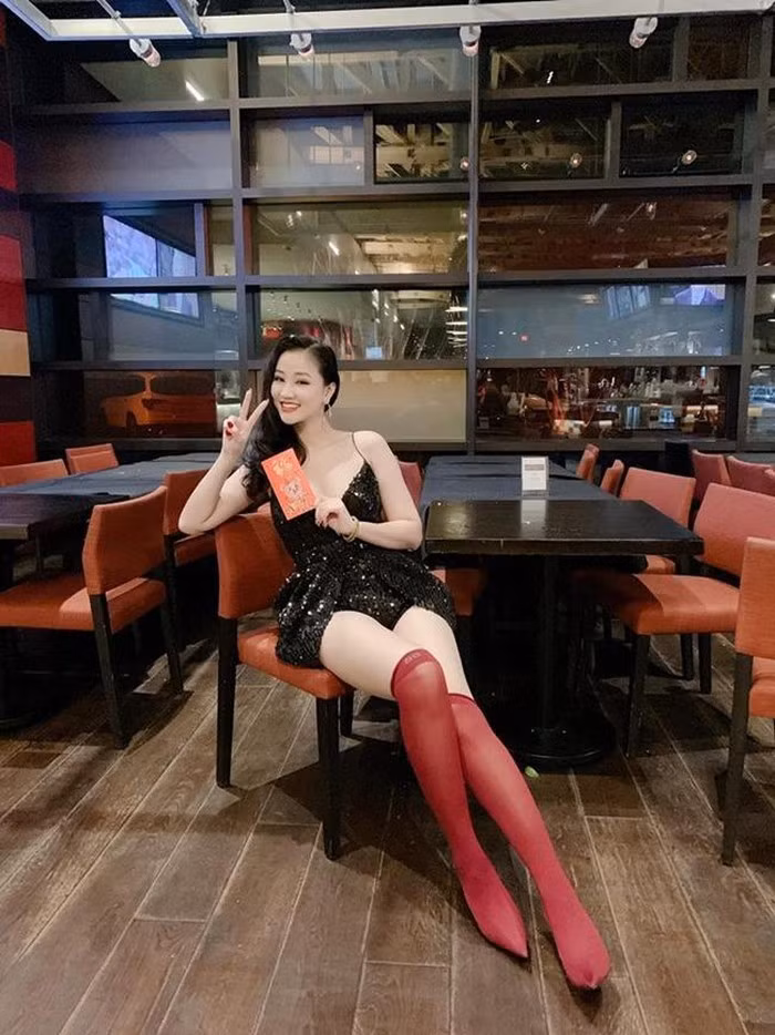 "Gái một con" Maya đã tận dụng hết lợi thế nhan sắc, vóc dáng để làm nổi bật sự cá tính, gợi cảm của mình.