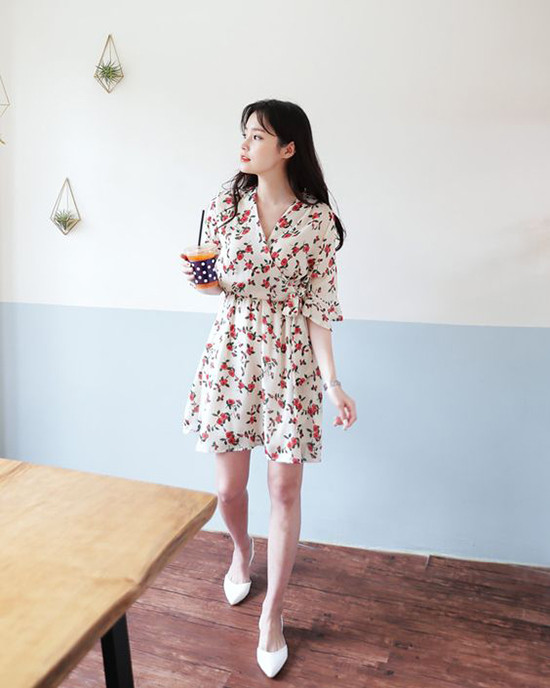  Những cánh hoa nhỏ xinh với nhiều sắc màu tươi sáng được chọn lựa để trang trí trên nền vải mềm, có độ rũ vừa phải và thoáng mát.