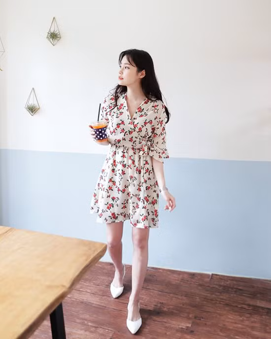  Những cánh hoa nhỏ xinh với nhiều sắc màu tươi sáng được chọn lựa để trang trí trên nền vải mềm, có độ rũ vừa phải và thoáng mát.