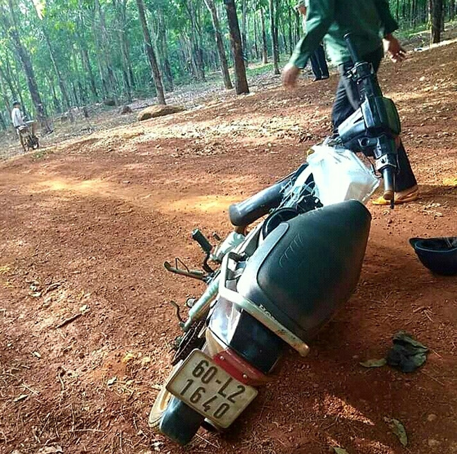 Chiếc xe của nạn nhân tại nơi xảy ra án mạng.