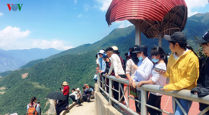  Điểm bay Khau Phạ nằm ở độ cao hơn 1.200 mét so với mực nước biển là một trong những điểm bay dù lượn đẹp nhất Việt Nam