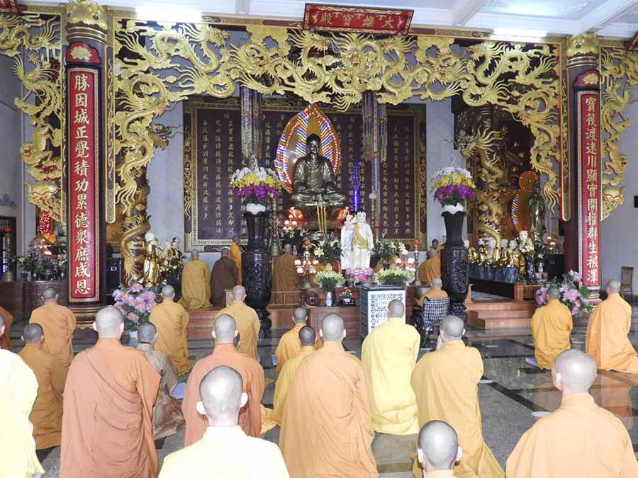 Các vị tu sỹ trẻ tại Lễ kiết giới An cư. Ảnh: T.N Các vị tu sỹ trẻ tại Lễ kiết giới An cư. Ảnh: T.N