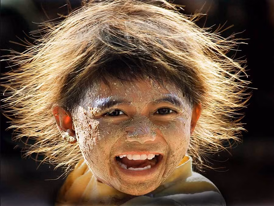 Tác phẩm “Mặt nạ bùn” của Nghệ sĩ nhiếp ảnh Huy Tịnh