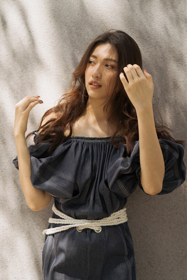 Theo nhà mốt, bộ sưu tập mới có phong cách haute couture với hình ảnh modern và minimalism này sẽ mang xu hướng runway hơn bộ sưu tập đã ra mắt vào tháng 4. Theo nhà mốt, bộ sưu tập mới có phong cách haute couture với hình ảnh modern và minimalism này sẽ mang xu hướng runway hơn bộ sưu tập đã ra mắt vào tháng 4.