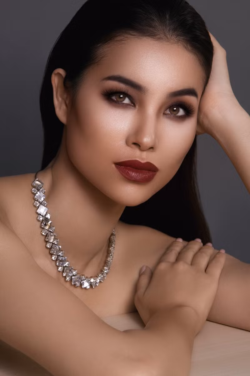 Trong những hình ảnh được chia sẻ, Hoa hậu Phạm Hương 